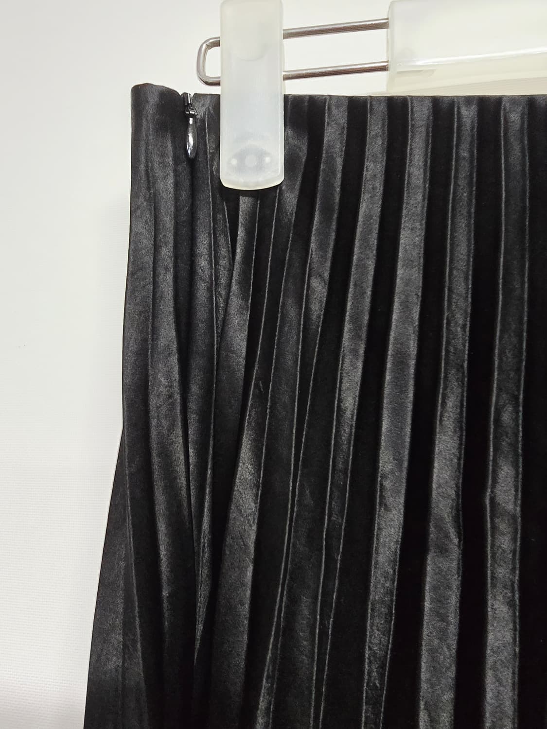 띠어리 블랙 플리츠 스커트 배색 포인트 상품이미지5