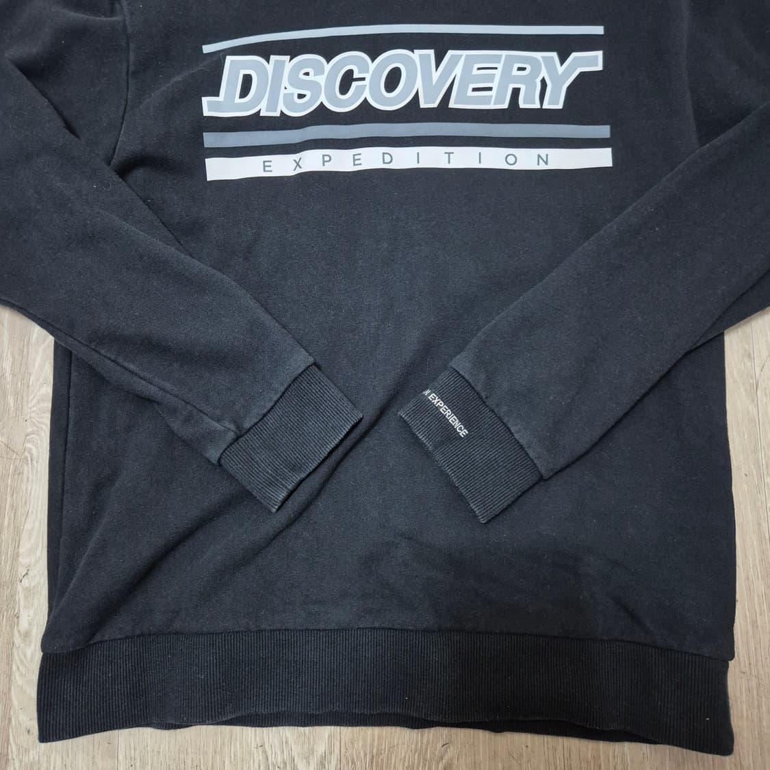디스커버리 익스페디션 빅로고 프린팅 맨투맨 상품이미지3