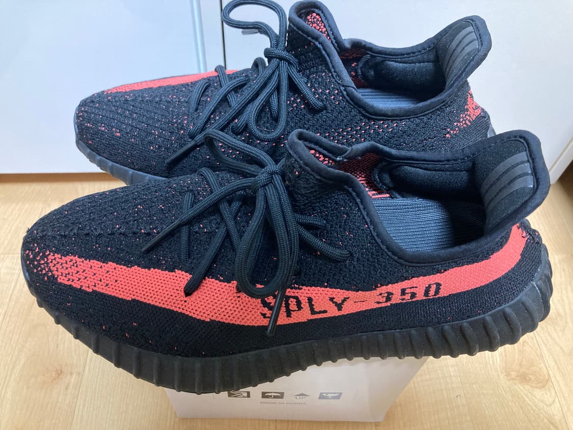 아디다스 이지 부스트 350 V2 코어 블랙 레드 상품이미지3