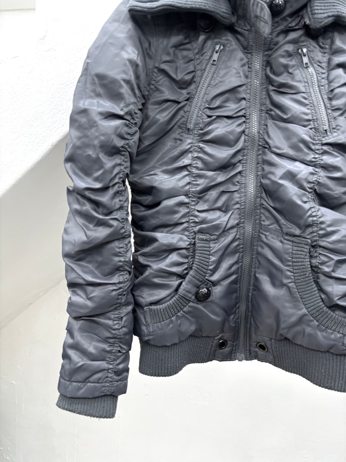 Gray shirring detail puffer   상품이미지3