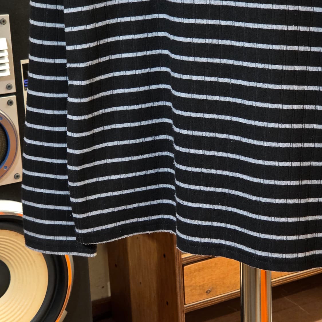 JPN 그레이 스트라이프 브이넥 슬림핏 롱슬리브 상품이미지3