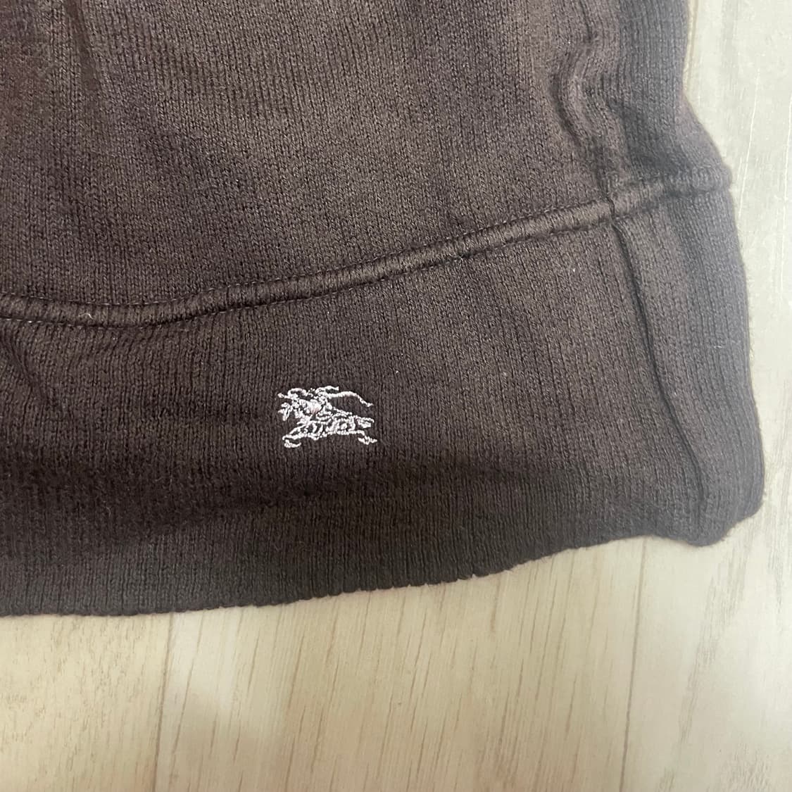 버버리 7부 가디건 초코브라운 색상 상품이미지3