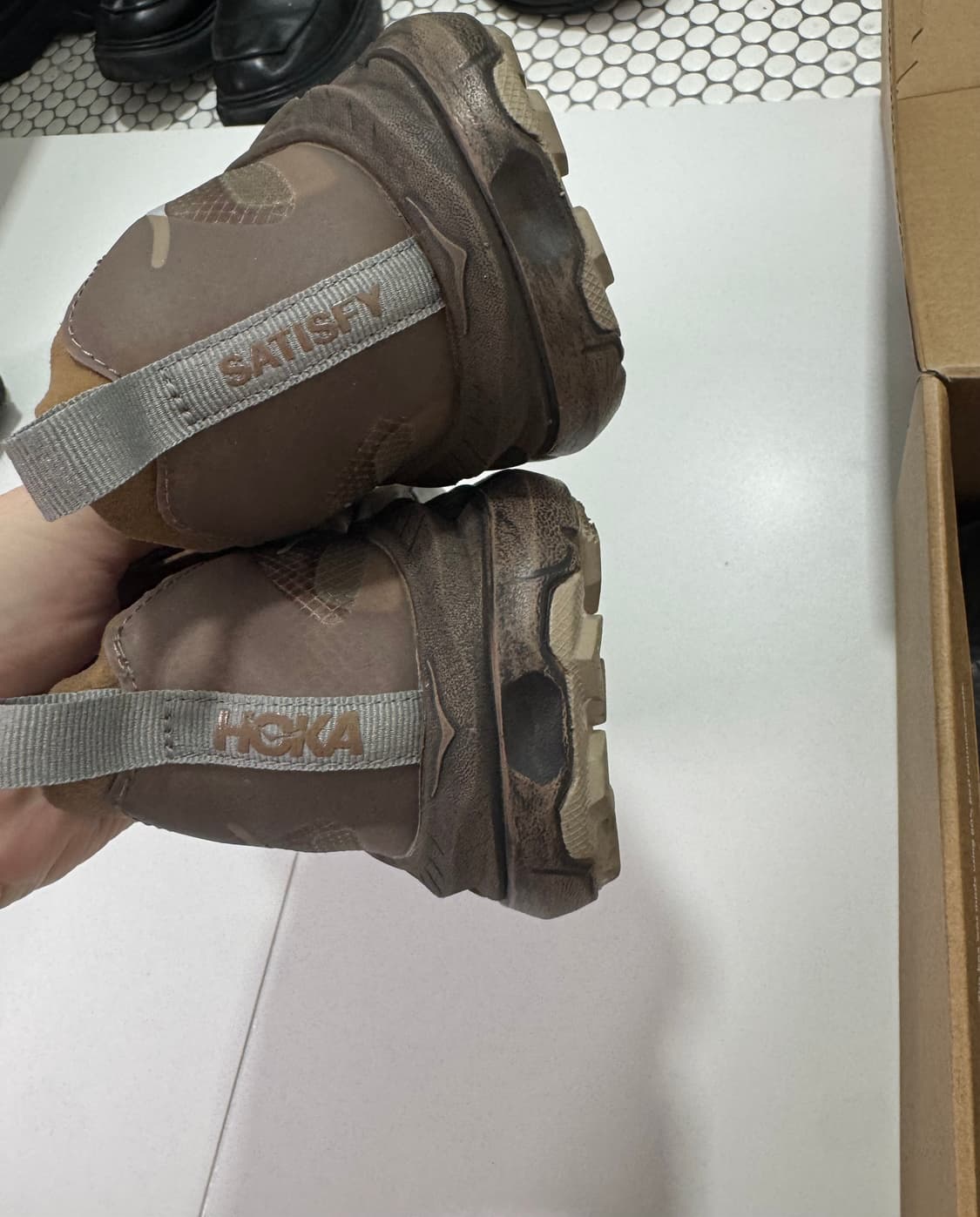 호카 x 새티스파이 satisfy  마파테 스피드 4 라이트 러버 275 상품이미지5