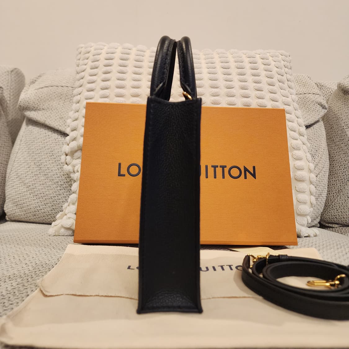 초민트급 루이비통 쁘띠 삭플라 미니 앙프렝뜨 바이컬러 블랙 베이지 상품이미지5