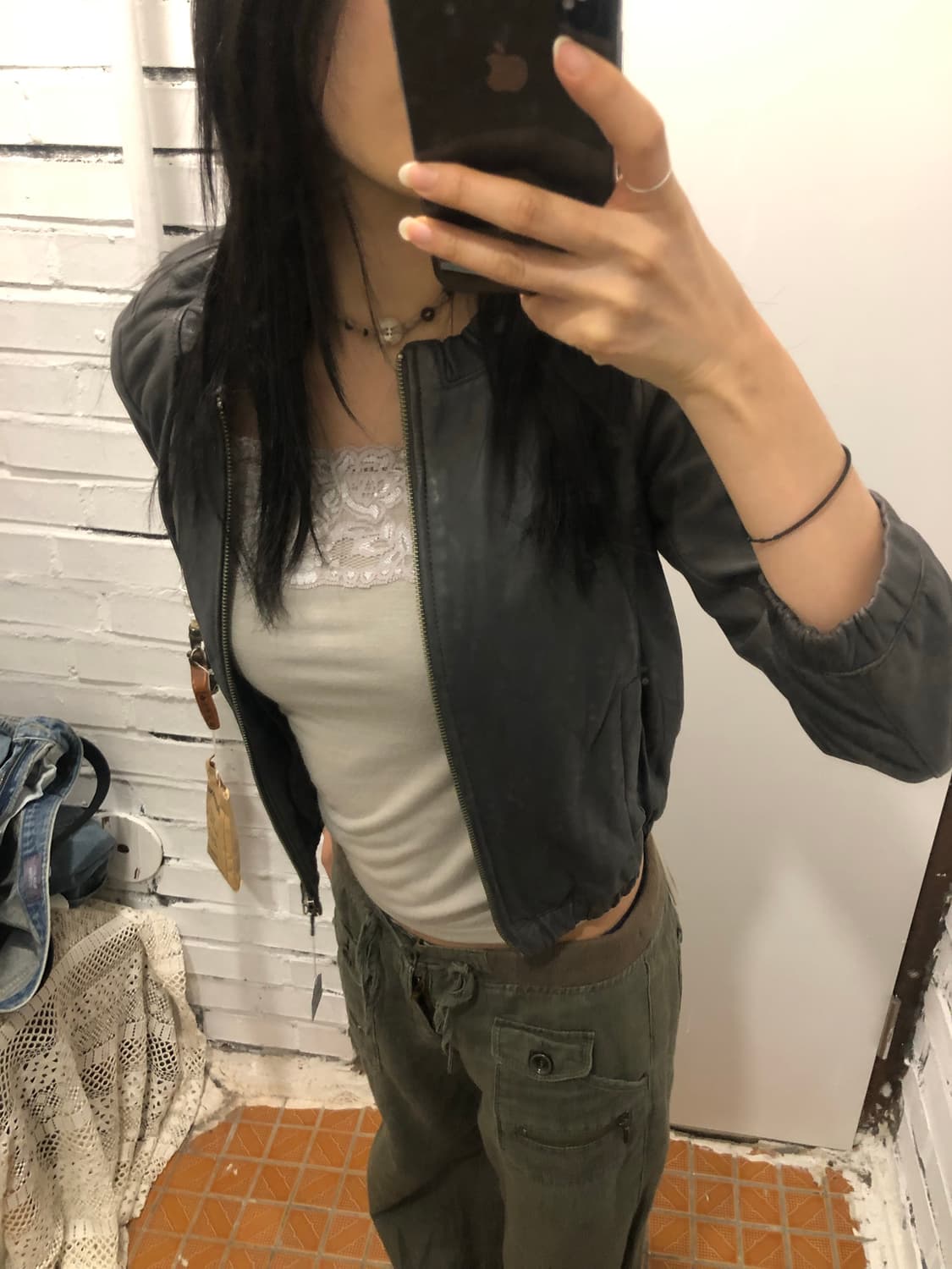 차콜 라운드넥 레더 자켓 상품이미지1