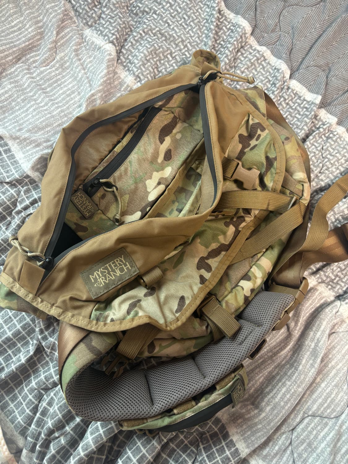 미스테리랜치 인베이드 백 멀티캠 상품이미지2