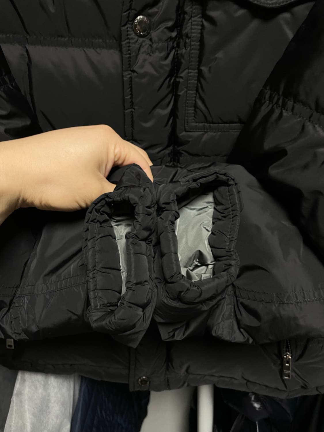 [48사이즈] 프라다 남성 삼각 로고 다운 패딩 자켓 상품이미지4