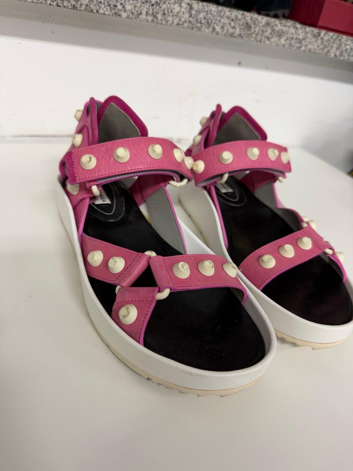 정품) 발렌시아가 핑크 스터드 샌들 36.5 상품이미지3
