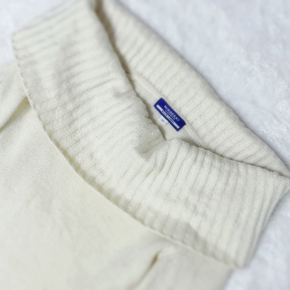 Burberry 블루라벨 오네갸루 달천깔 오프숄더 니트 ≽^•⩊•^≼ 상품이미지3