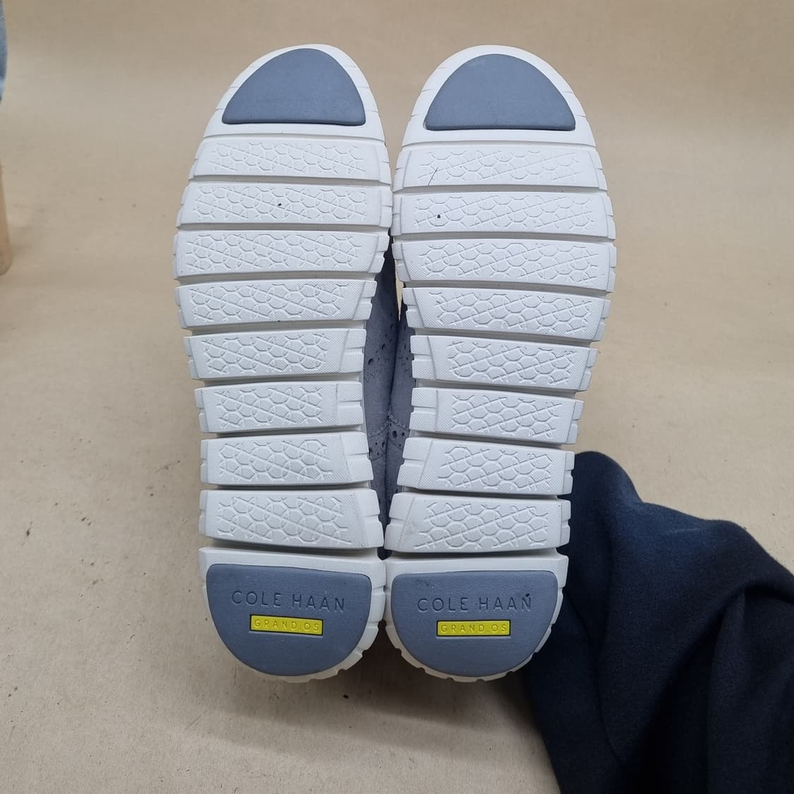 콜한 제로그랜드 스웨이드 스니커즈240 상품이미지3