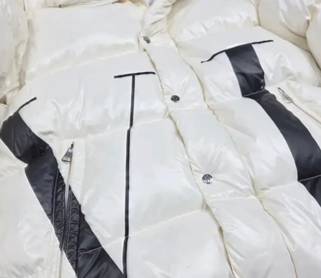 [정품] 발렌티노 × 몽클레어 VLTN 레터링 화이트 패딩 M 상품이미지4