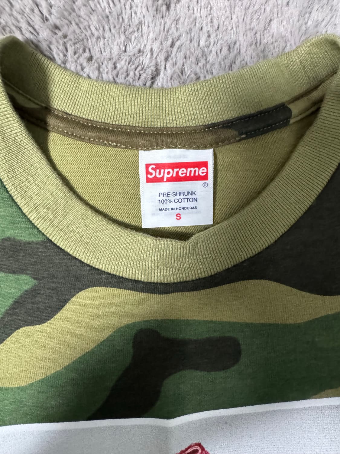 플레이보이 카티 X 슈프림 카모 반팔 s사이즈 상품이미지2