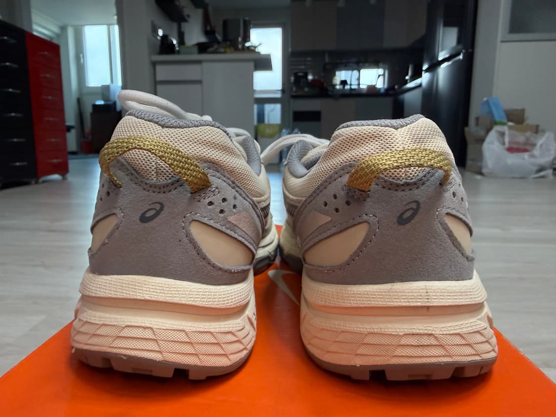 [245] 아식스(W) 젤 벤쳐 6 SPS 버치 아이언클래드 아이보리 상품이미지6