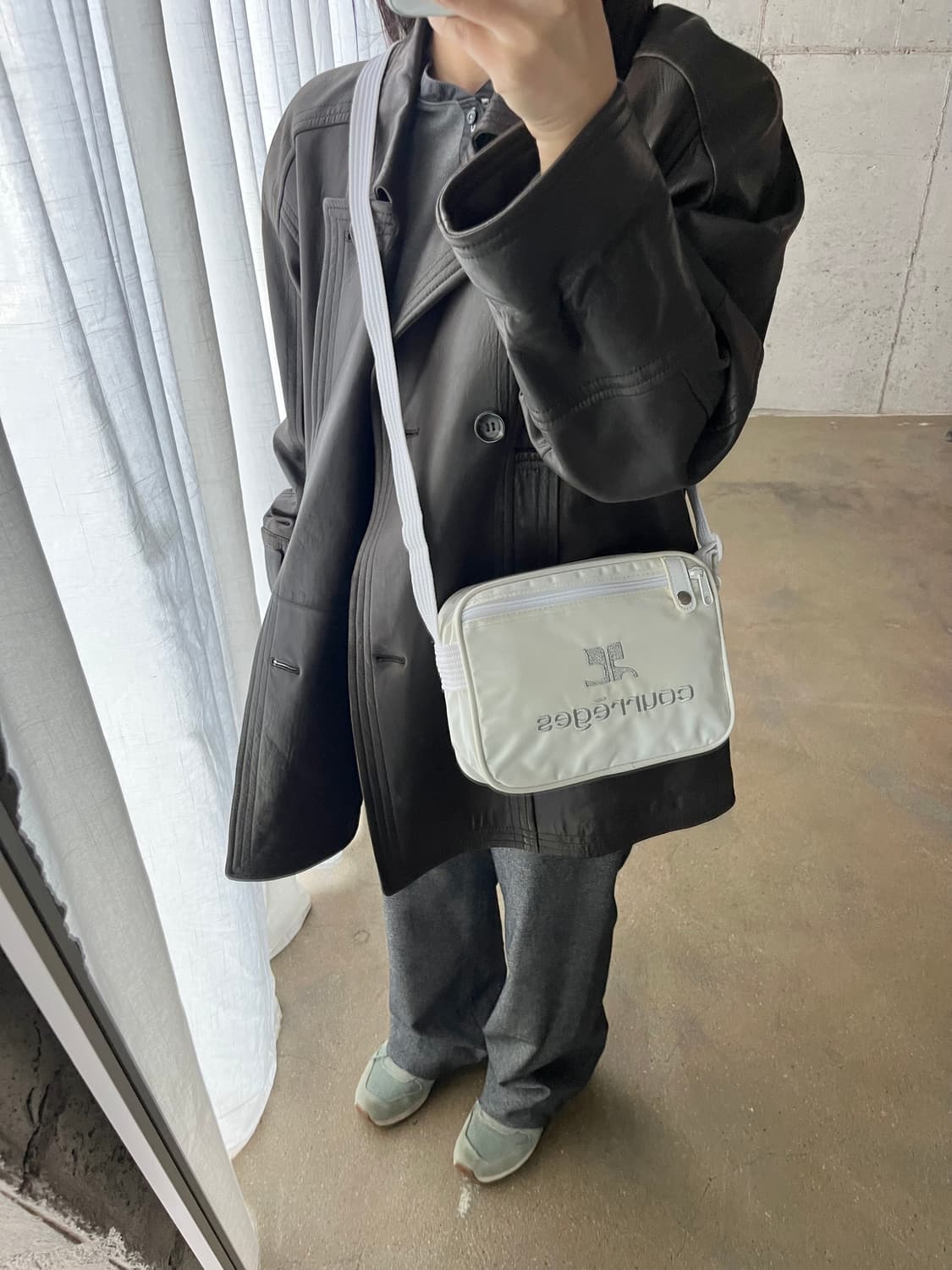 90s COURREGES 로고 크로스바디백 상품이미지2