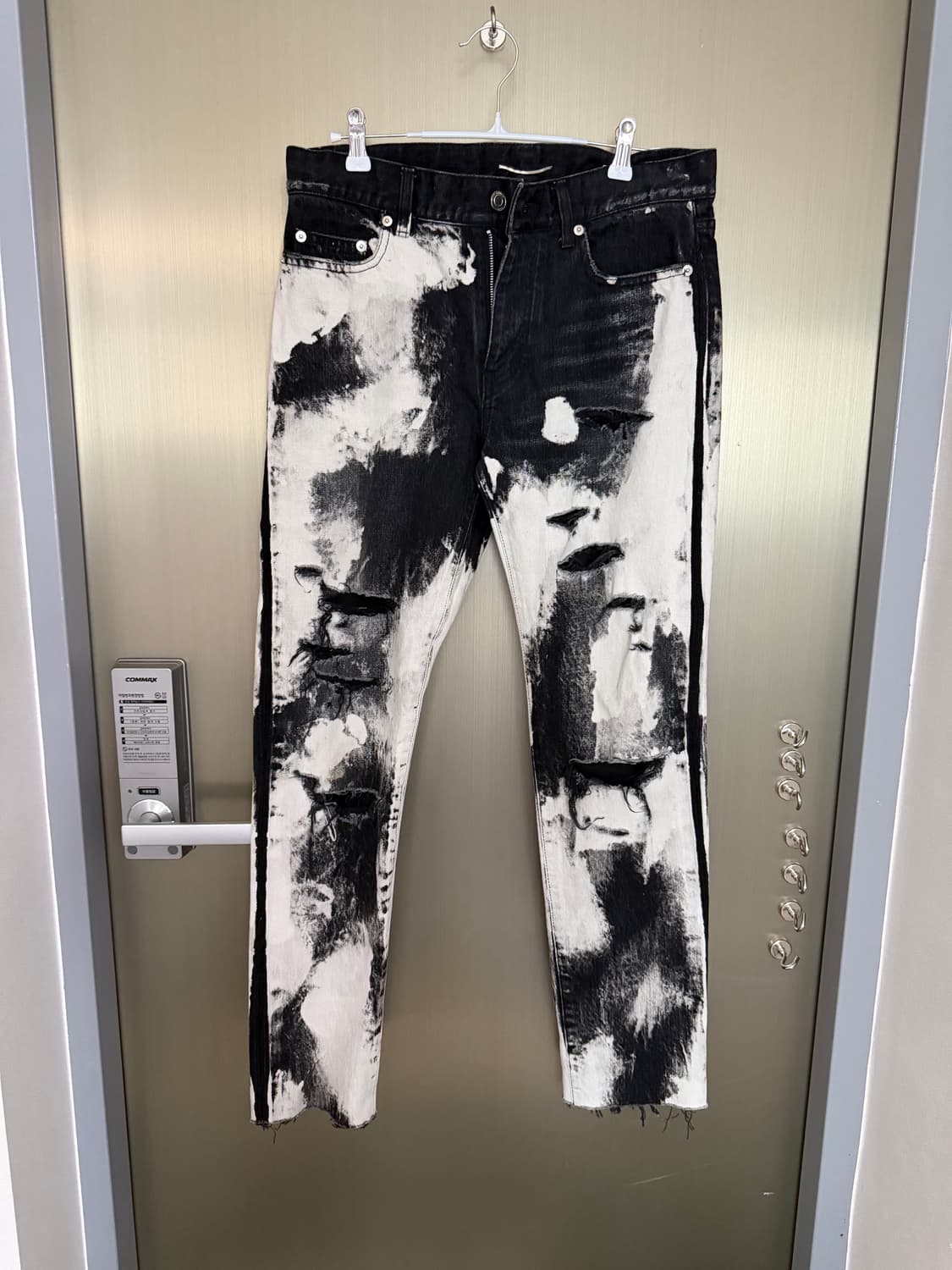 생로랑 블랙 워싱 데미지 청바지 상품이미지1