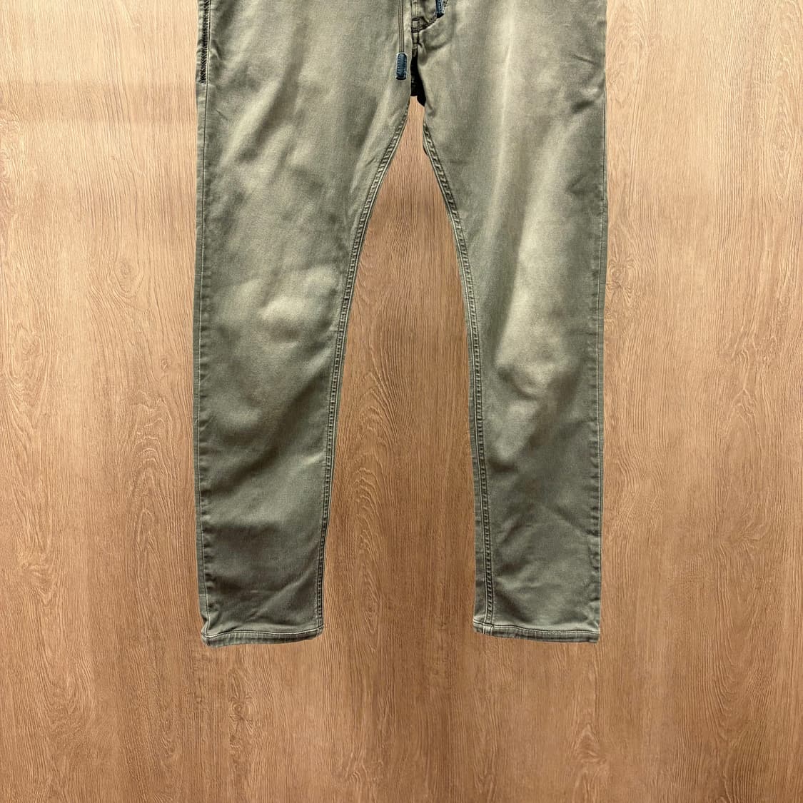 디젤 코튼 스트레치 워싱 팬츠 포켓 스티치 인더스트리 라벨 디테일 카키 상품이미지5