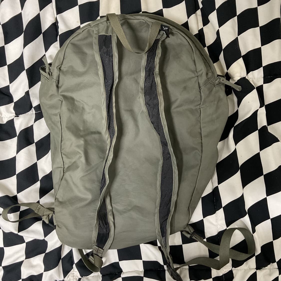 아크테릭스 헬리아드 15 백팩 포리지 판매 상품이미지3