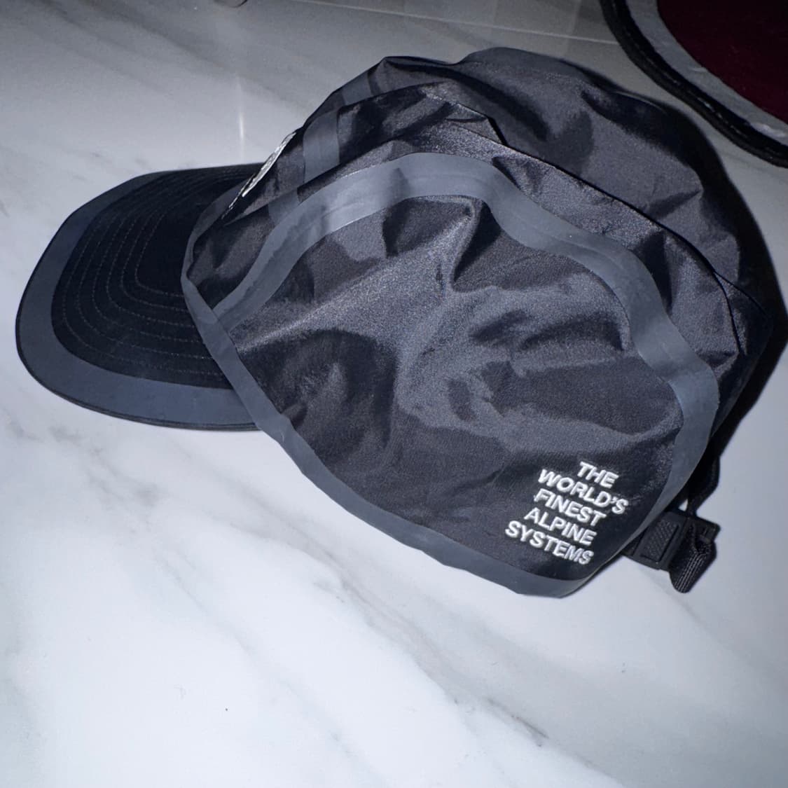 슈프림 x 노스페이스 서밋 시리즈 아우터 테이프 심 캠프캡 블랙 - 21 상품이미지3