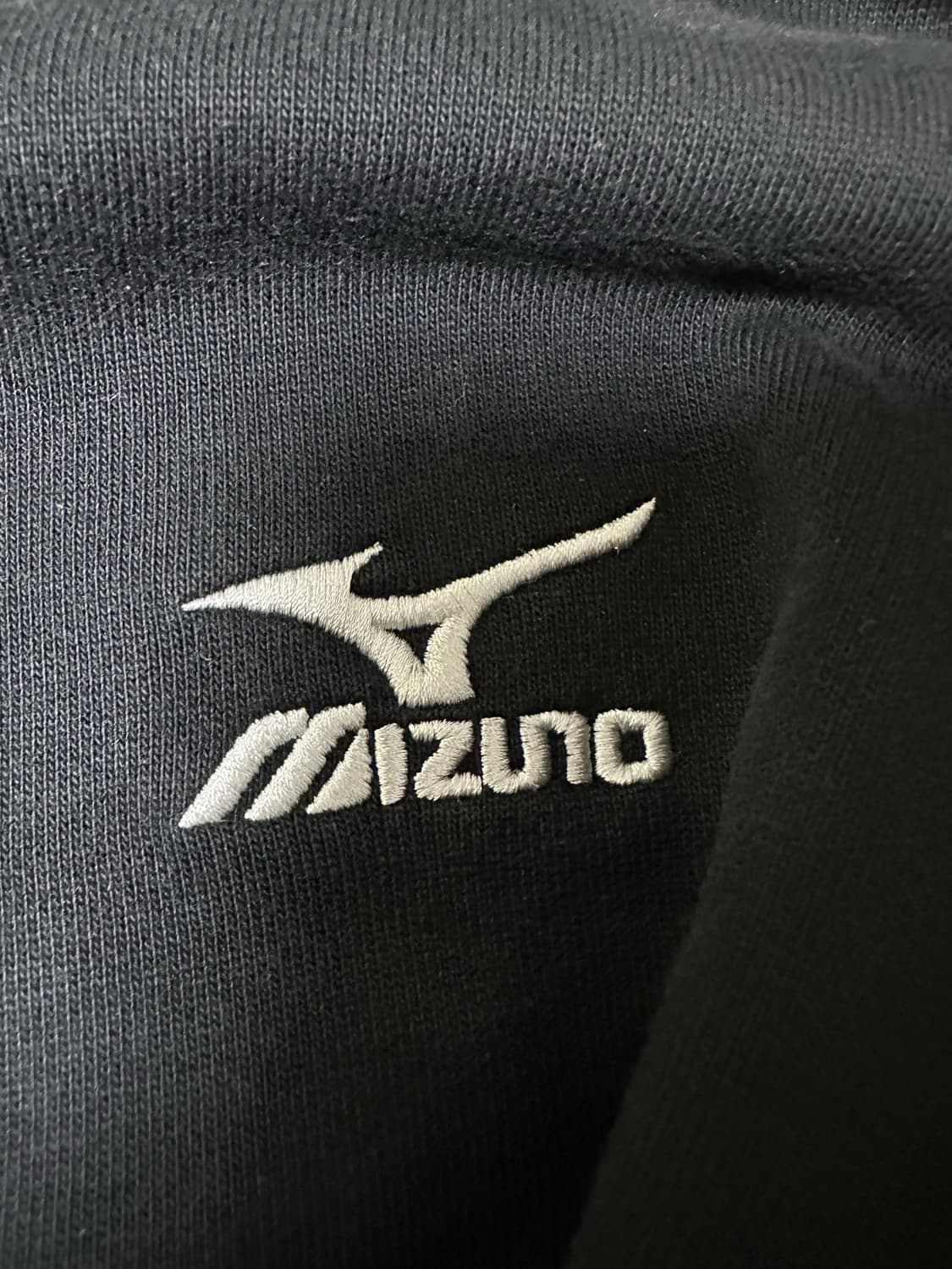 미즈노 블랙 맨투맨 티셔츠 상품이미지4