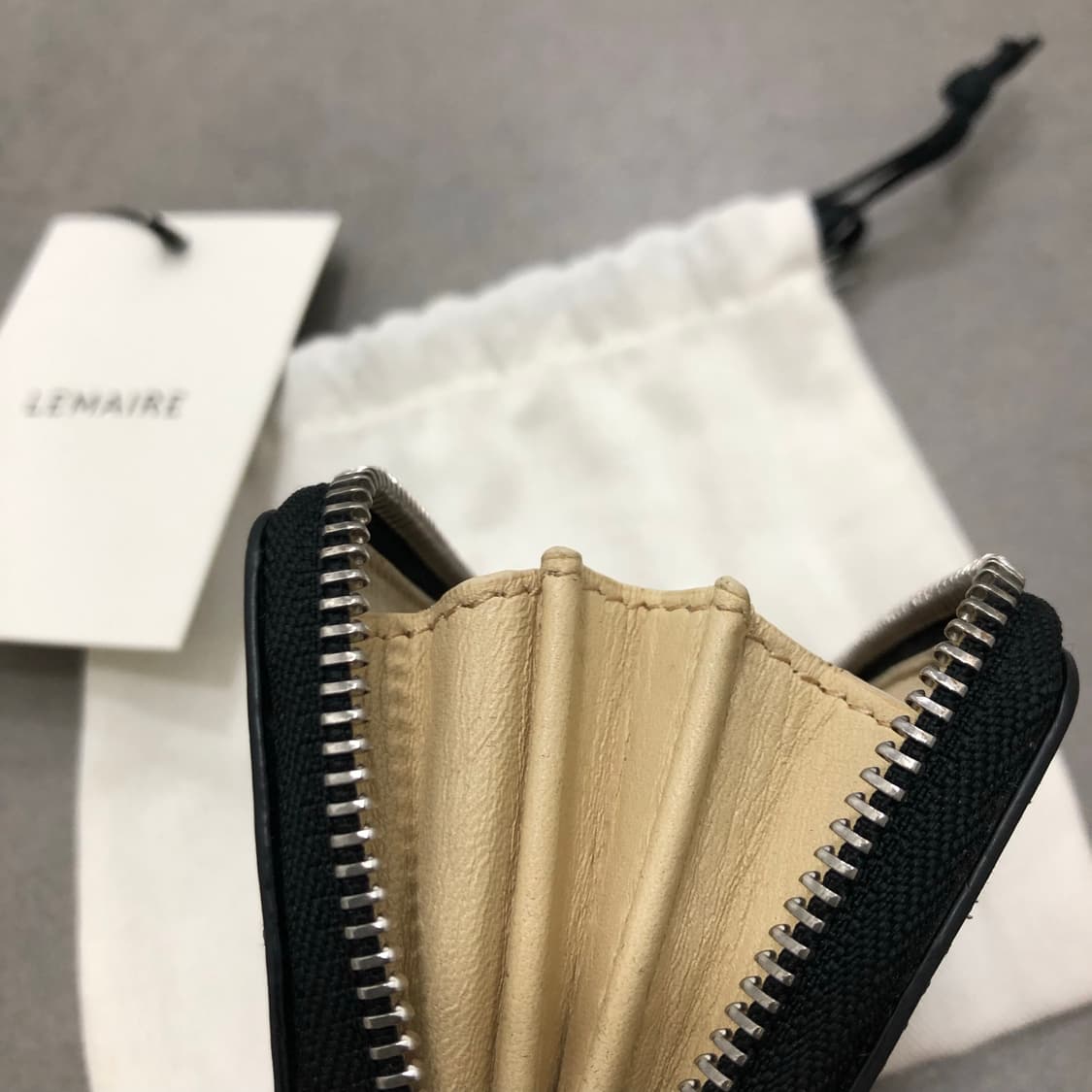 르메르 가죽 레더 zip wallet 카드지갑 상품이미지5
