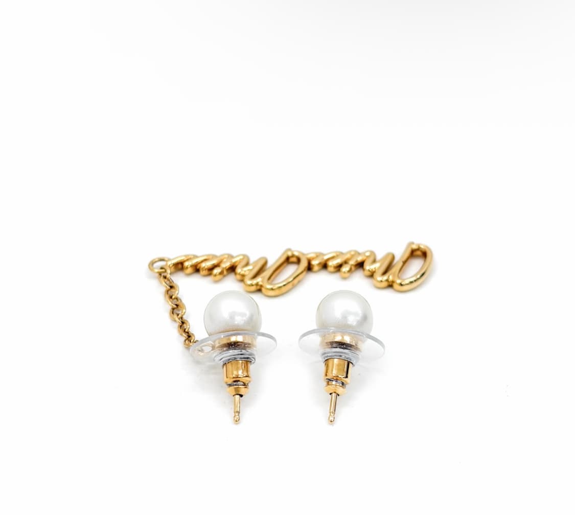 [OS] 미우미우 여성 펄 진주 레터링 로고 체인 피어싱 이어링 귀걸이 상품이미지3