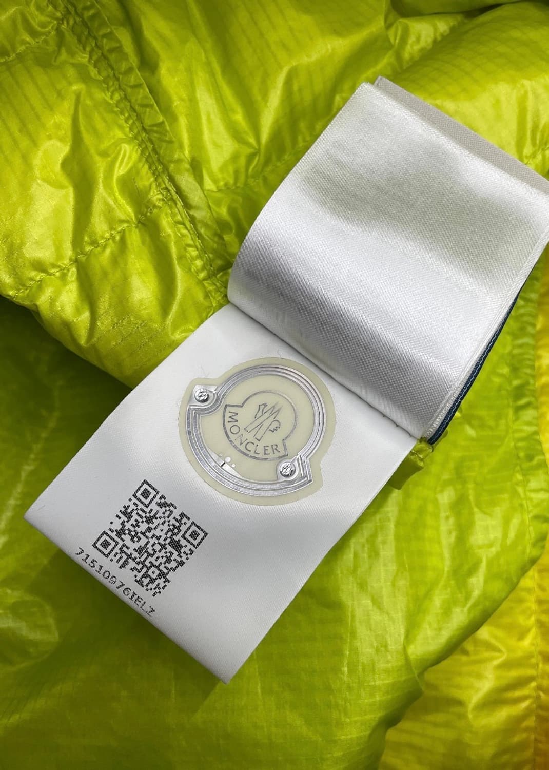 몽클레어 지앙 후드 다운 경량 베스트집업 ㅡ 105사이즈 상품이미지8