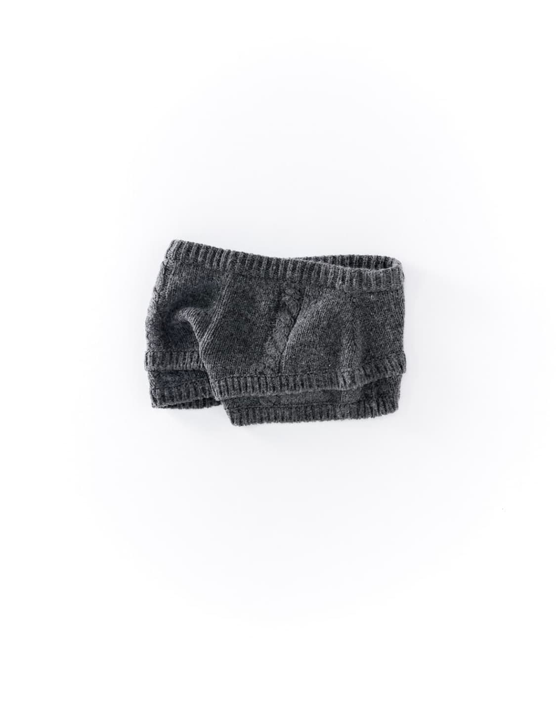 울리카 상투스 rope knit shorts charcoal 상품이미지2
