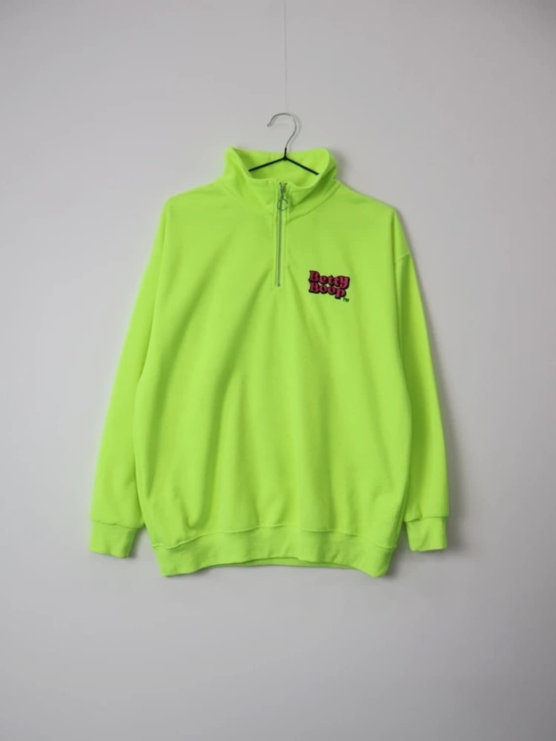 Betty Boop Neon Half Zip Sweatshirt 상품이미지4