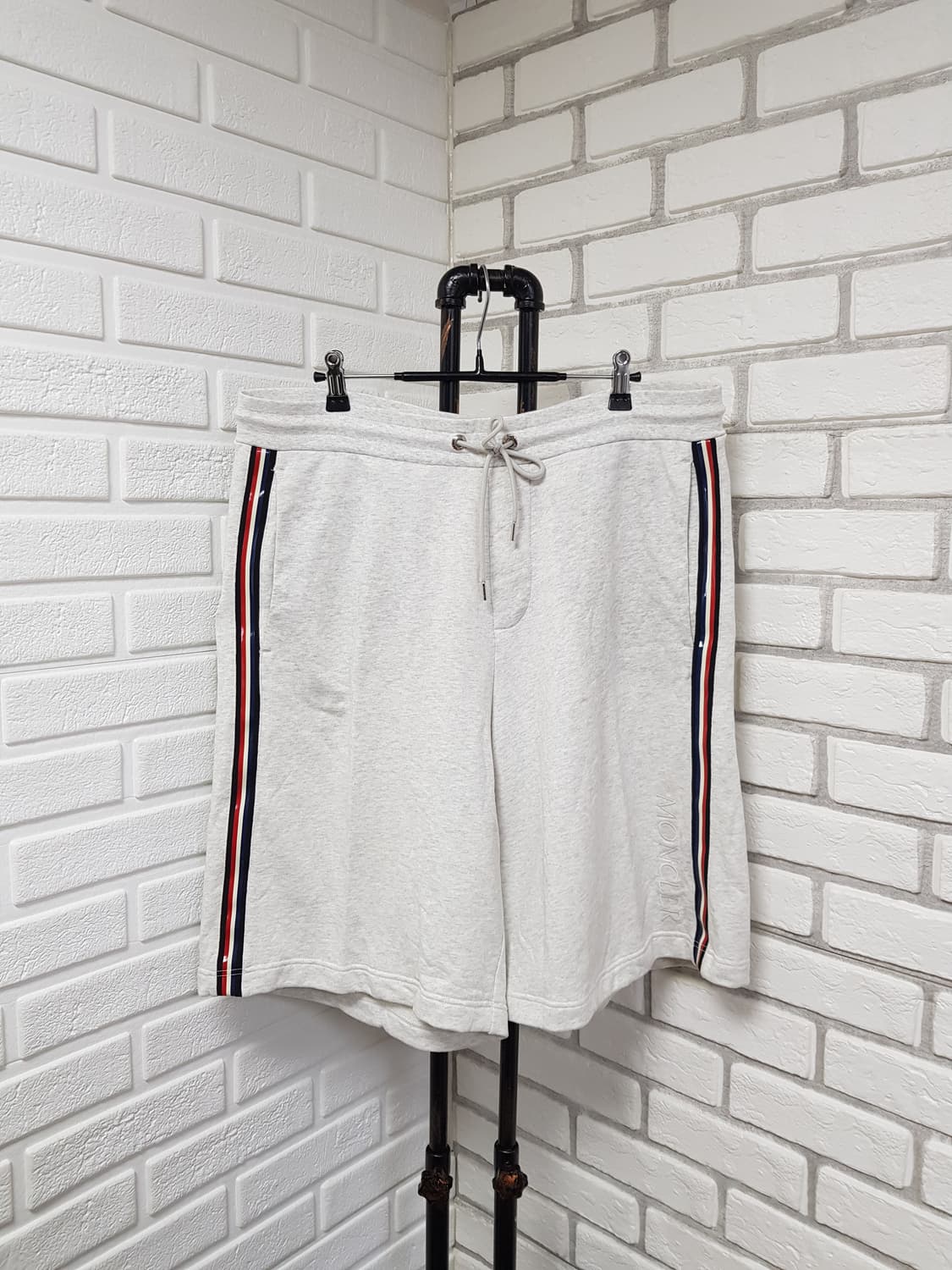 [xl/정품] 몽클레어 삼선 코튼 숏팬츠 그레이 상품이미지2