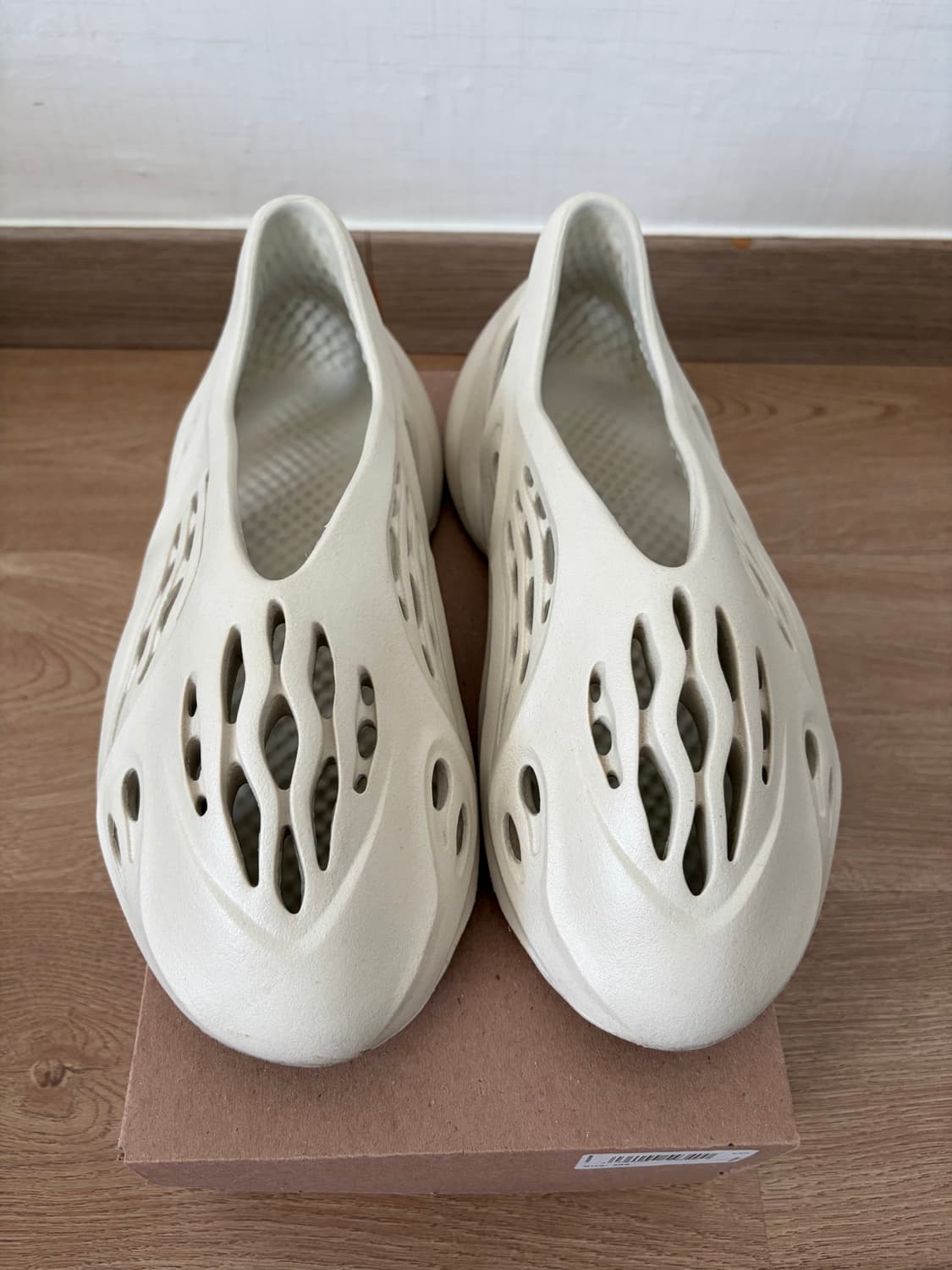 아디다스 이지 폼러너 샌드 상품이미지2