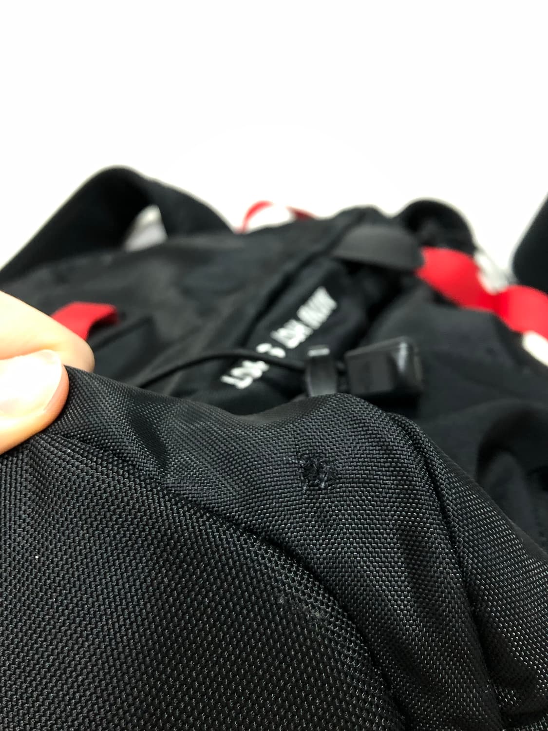 노스페이스 미니핫샷 백팩 등산백팩 22L  _ 블랙레드 (레인커버O) 상품이미지7