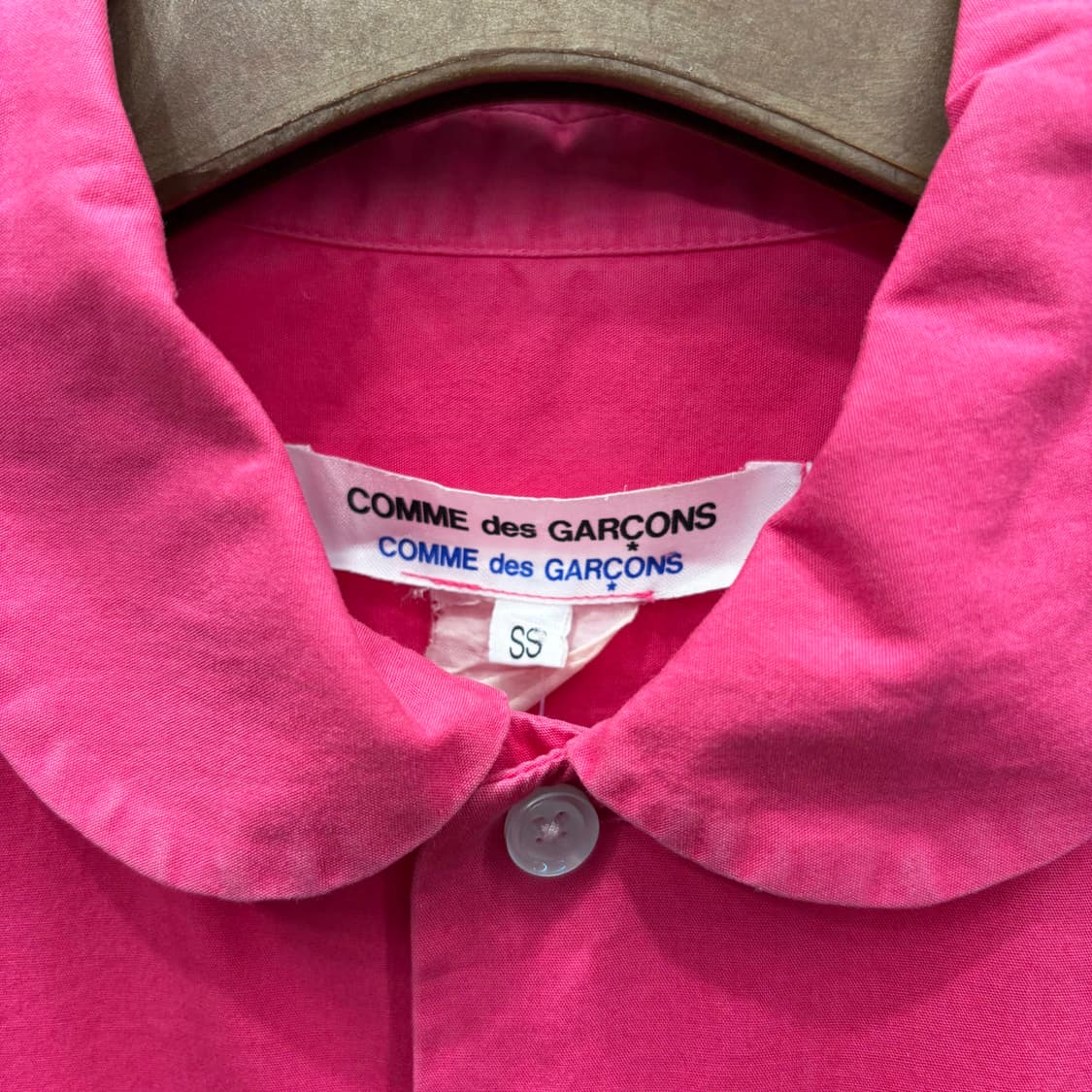 꼼데가르송 긴팔 셔츠 라운드 카라 싱글 포켓 무지 디테일 레귤러핏 핑크 상품이미지5