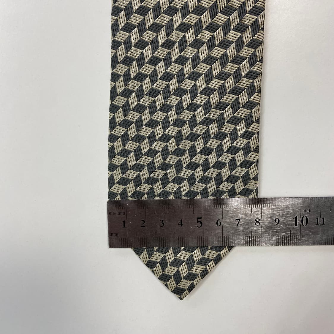 펜디 (FENDI) 정품 명품 넥타이 7.8cm 상품이미지8