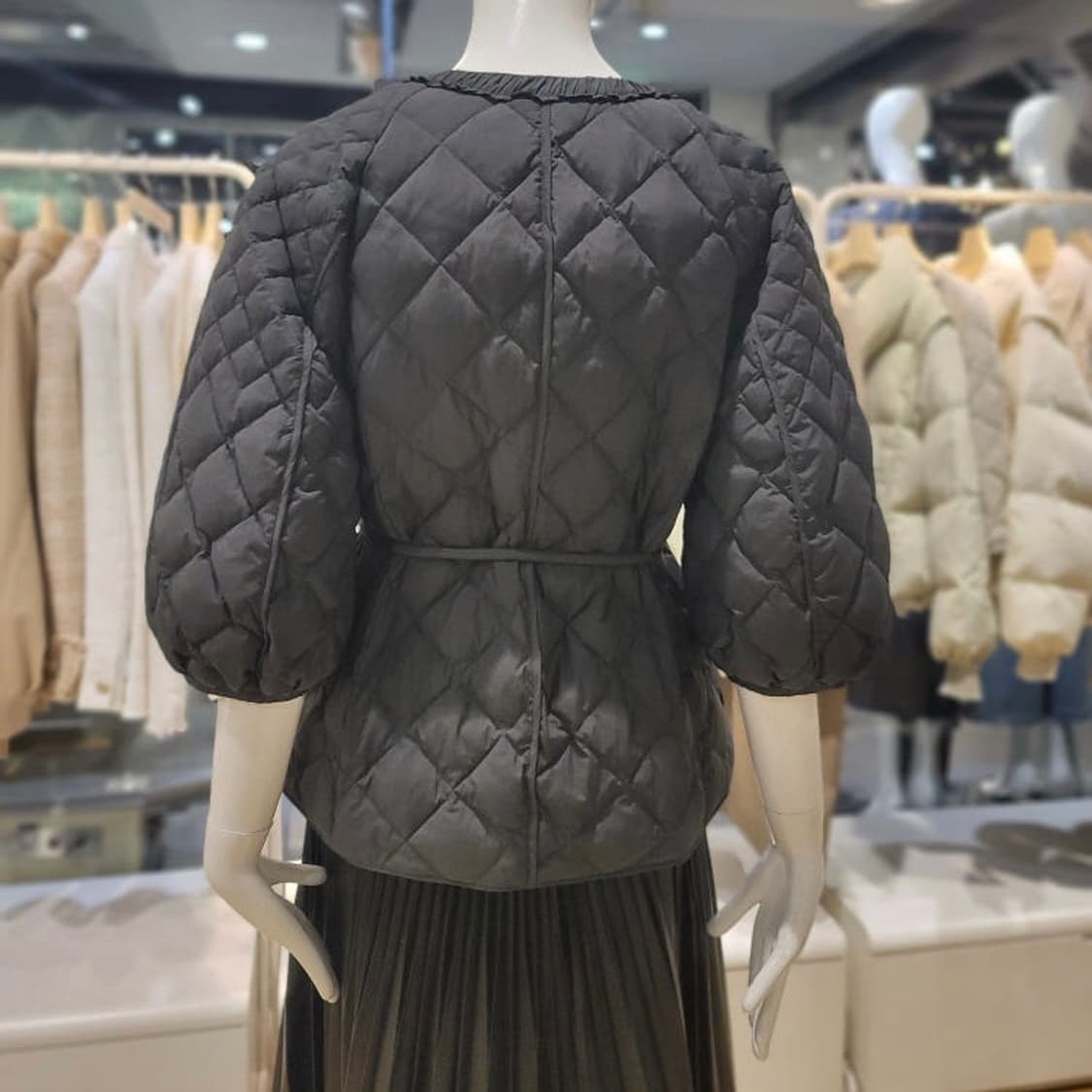 지컷 볼륨소매 숏 다운 점퍼 상품이미지3