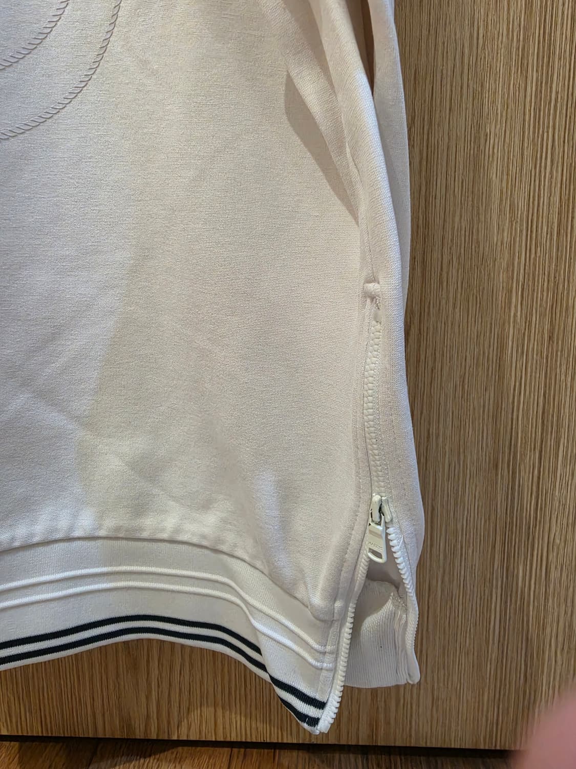 헤지스 남성 윔블던 화이트 맨투맨 판매합니다! 상품이미지3