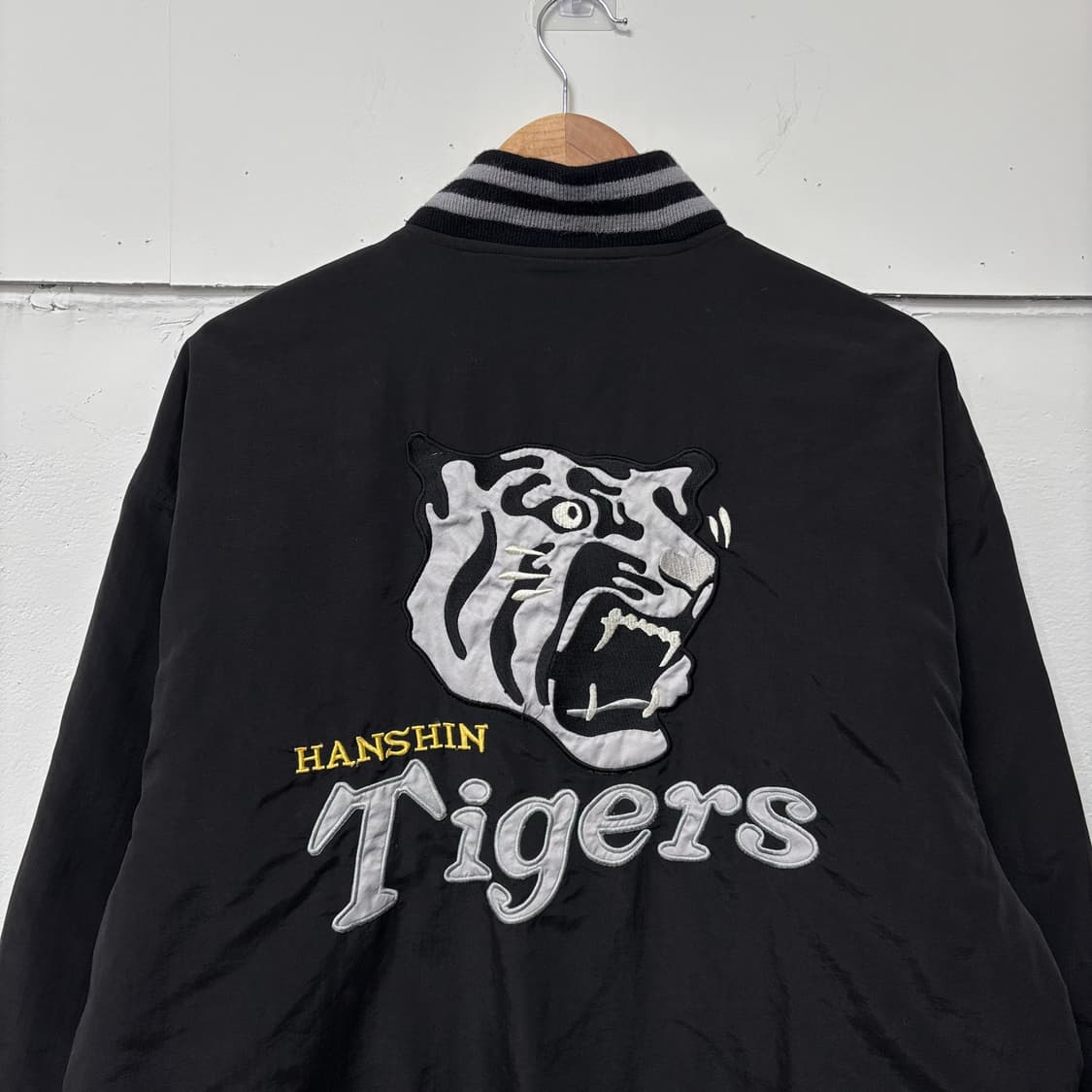 한신타이거즈 블랙 스타디움 점퍼 상품이미지4