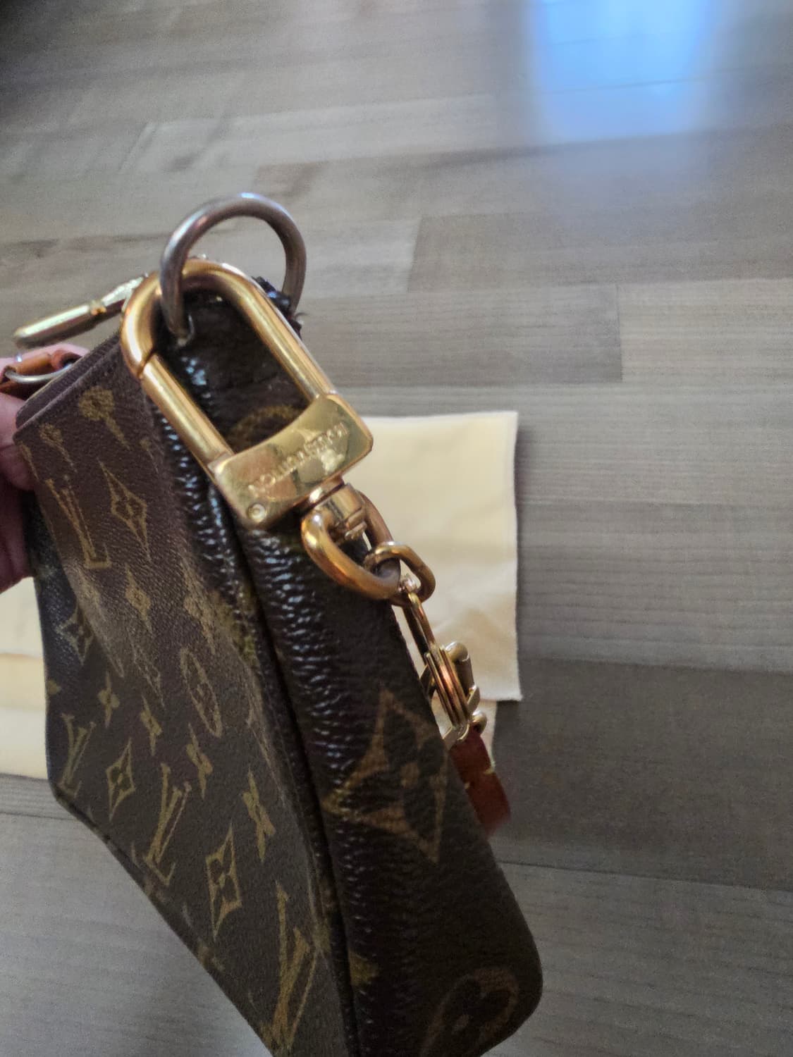 정품) 루이비통 포치 모노그램 파우치백 미니백 가방 (연장고리 포함) 상품이미지4