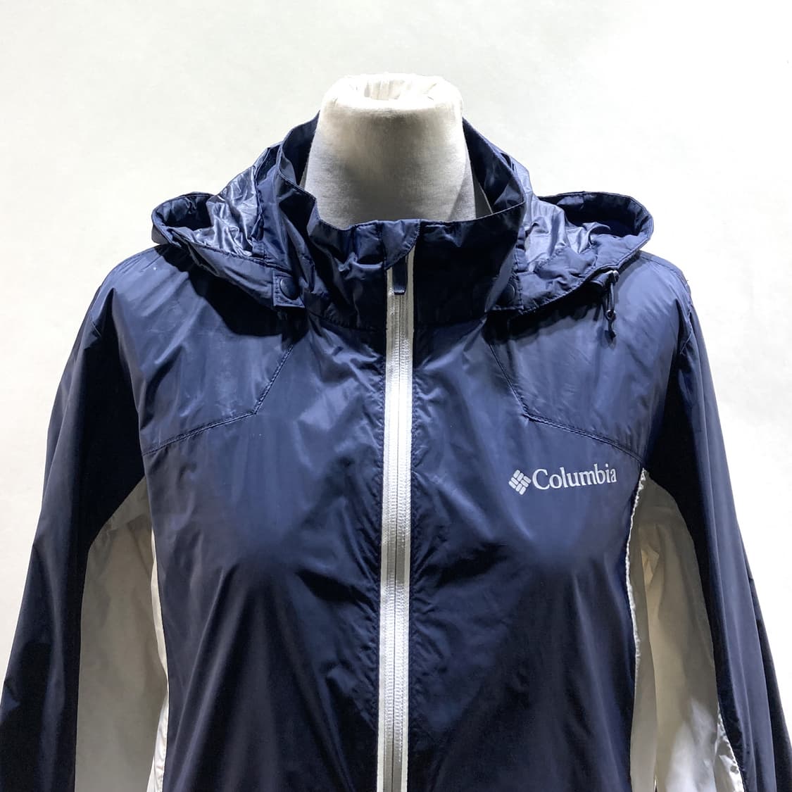 컬럼비아 여성바람막이자켓 네이비 95  상품이미지2