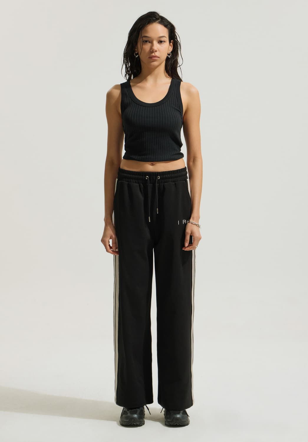 이로 엠마 립 탱크탑  - 블랙 상품이미지1