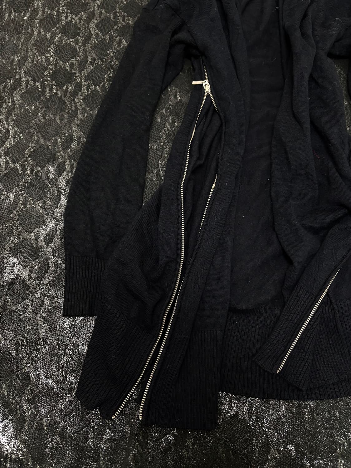 “Vintage” Zipper detail Black Cardigan 상품이미지3