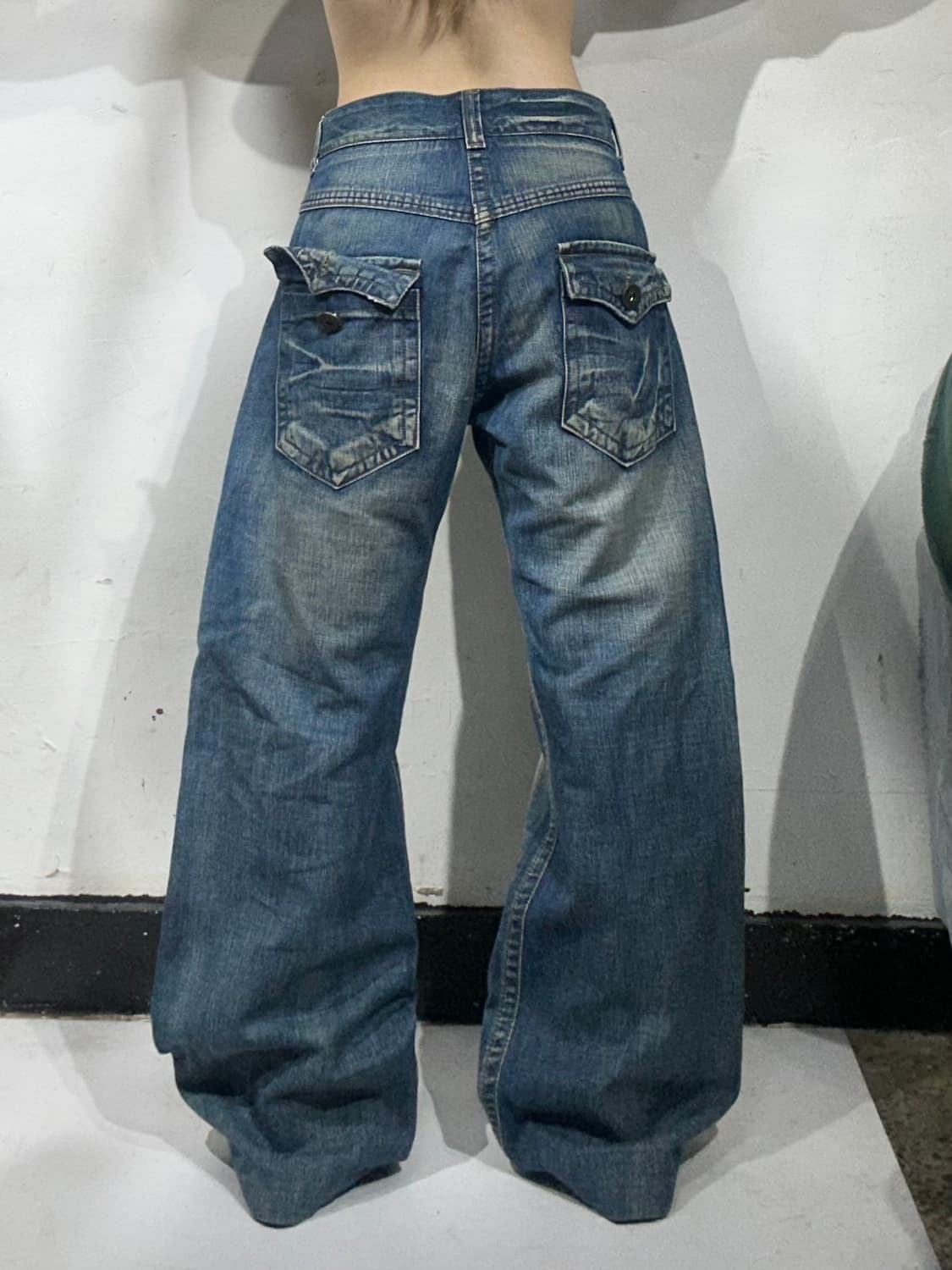 Ck 캘빈 클라인 중청 대대장 포켓 디테일 워싱 와이드 데님 팬츠  상품이미지3