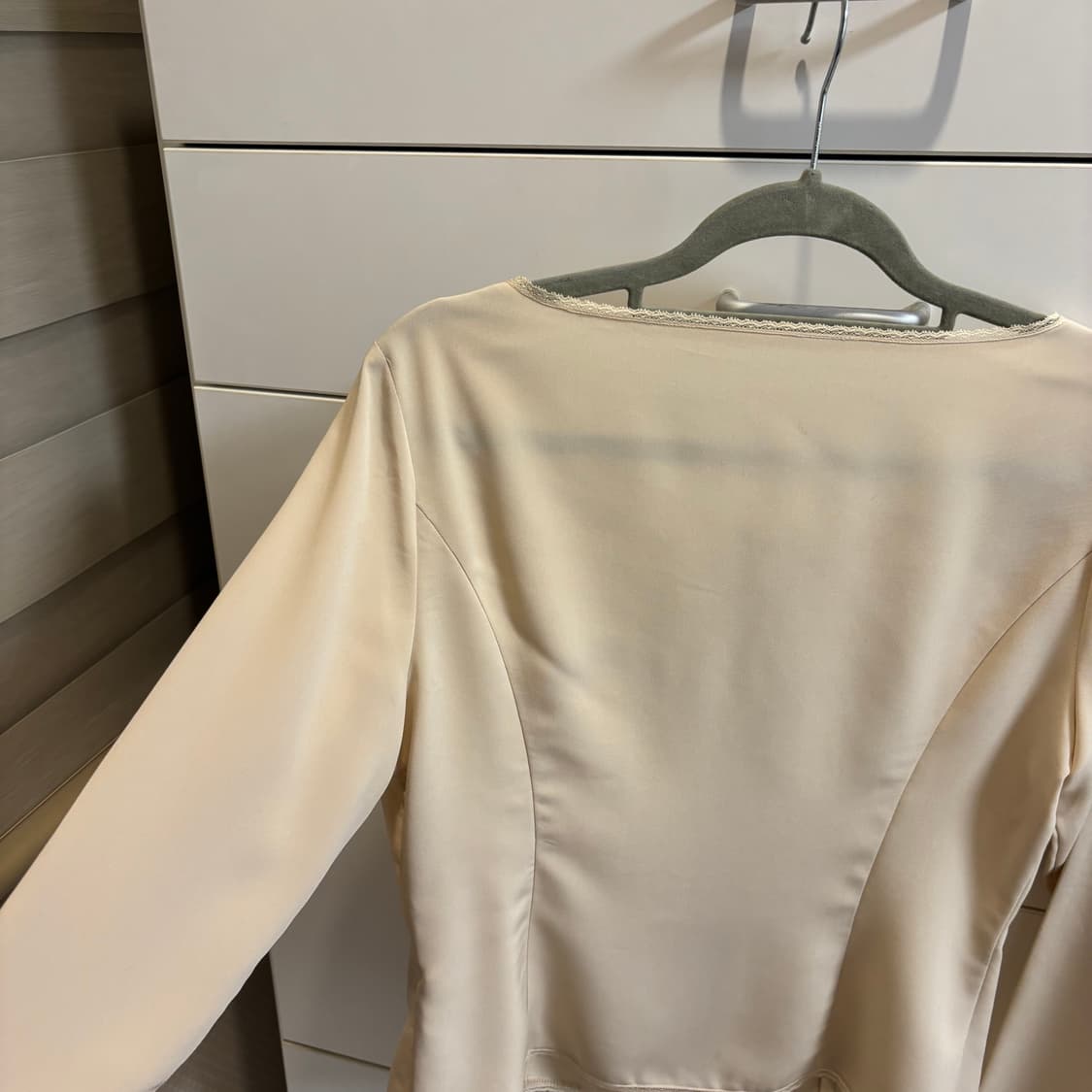 ketty 베이지 실크st 레이스 장식 블라우스 상품이미지9