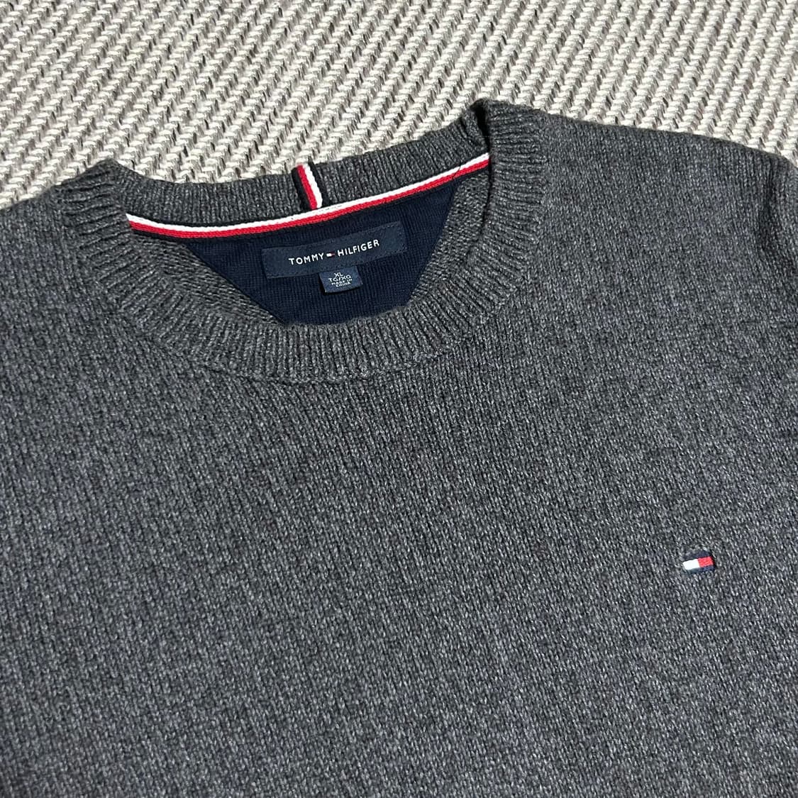 [L] Tommy 타미힐피거 챠콜 라운드 니트 상품이미지3