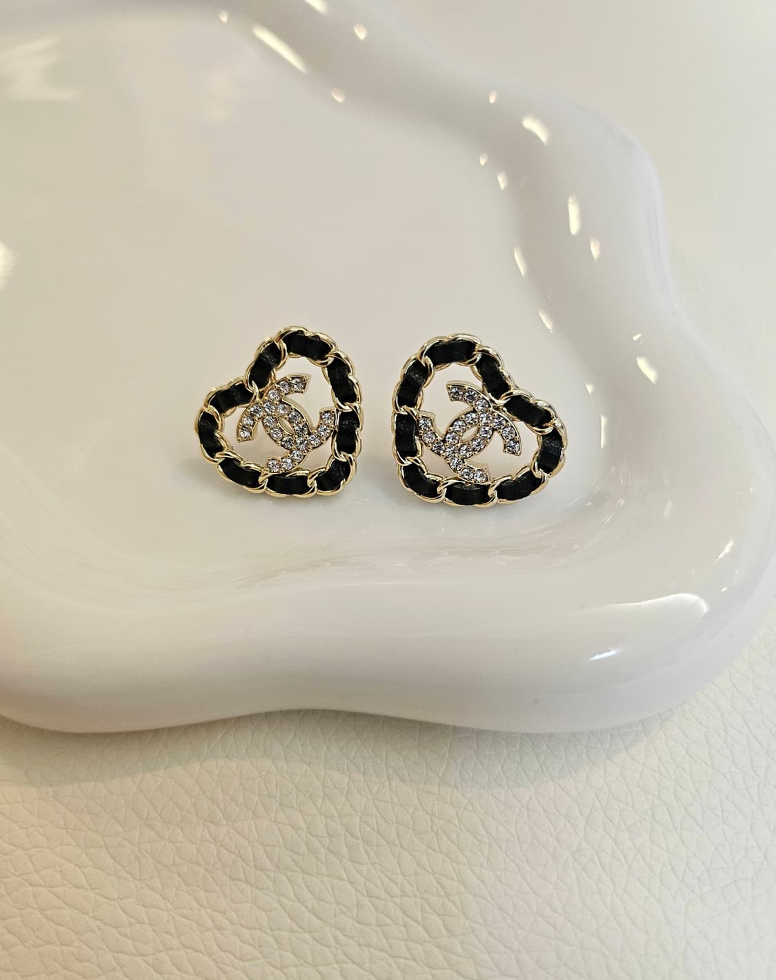 샤넬 가죽체인하트 CC로고 귀걸이 업사이클링 상품이미지4