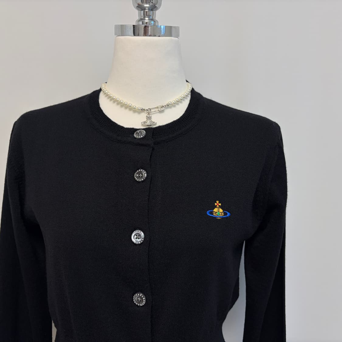 비비안웨스트우드 버진 울 베아 크롭 가디건-블랙 상품이미지3