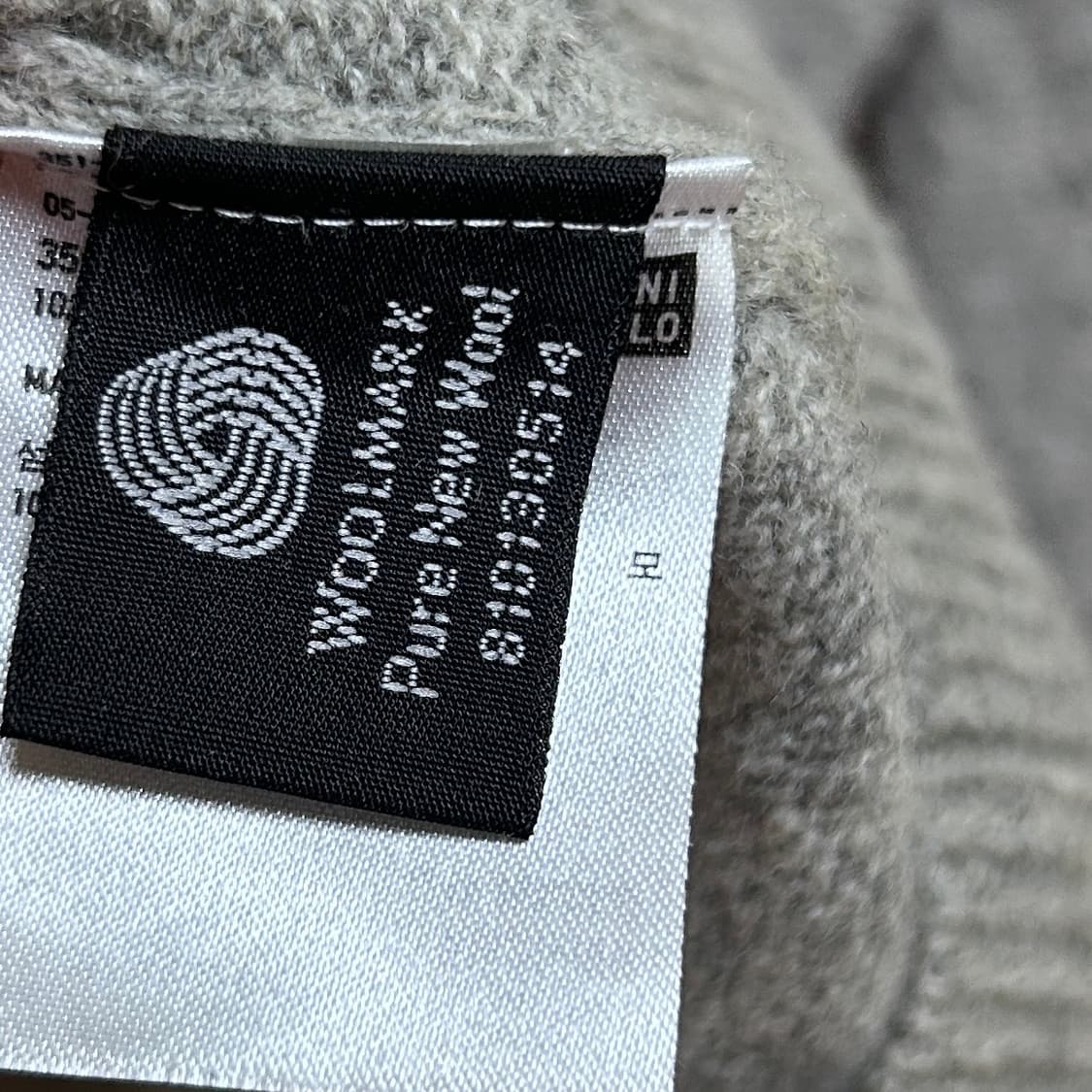 UNIQLO 유니클로 V넥 니트 회색 그레이 M 상품이미지5