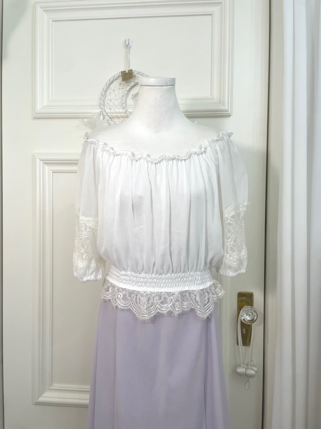 white lace trim off-shoulder blouse 상품이미지1
