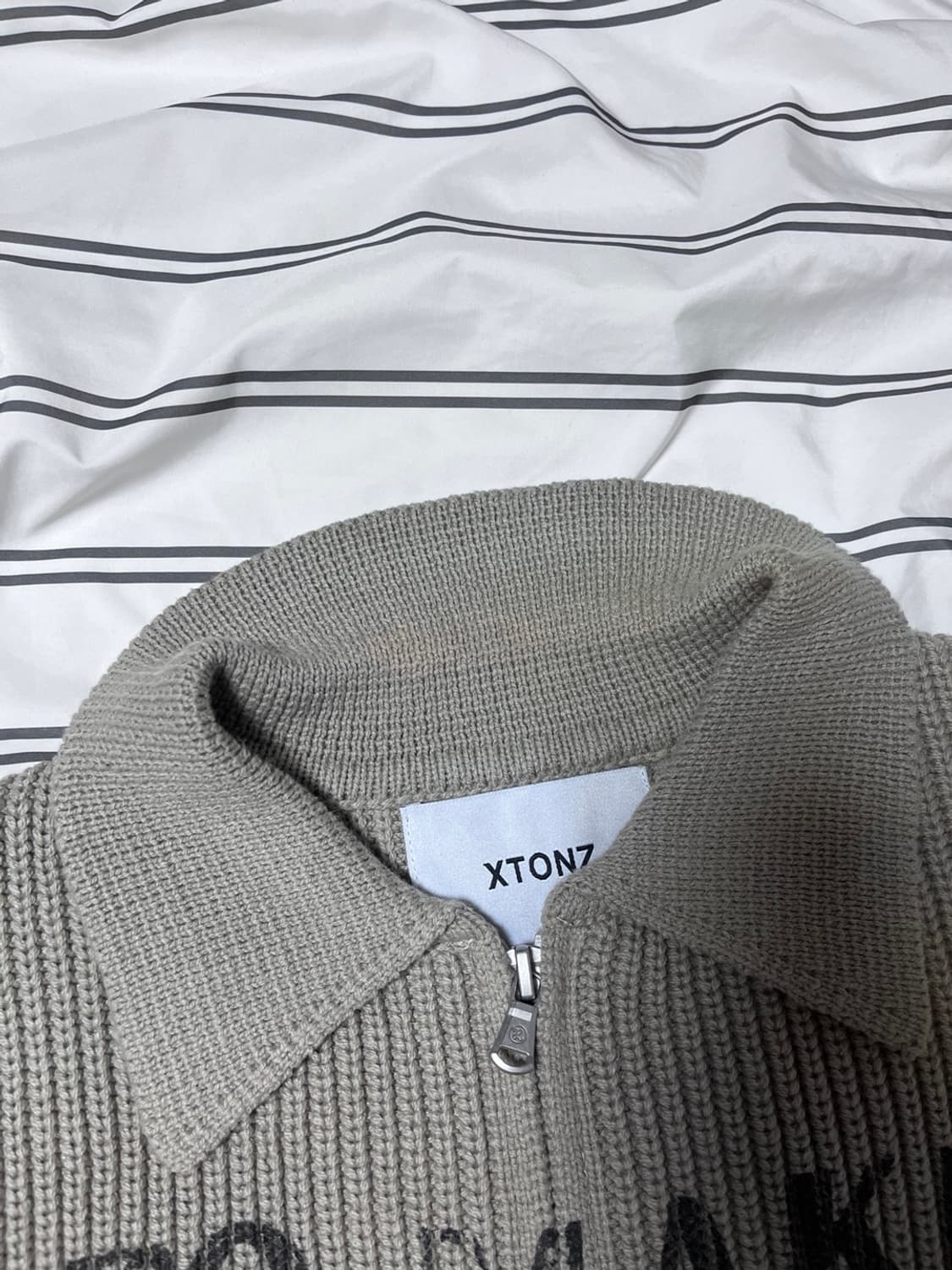 [새상품,M] 엑스톤즈 XTONZ 플랜 카라 하프집업 니트 상품이미지4