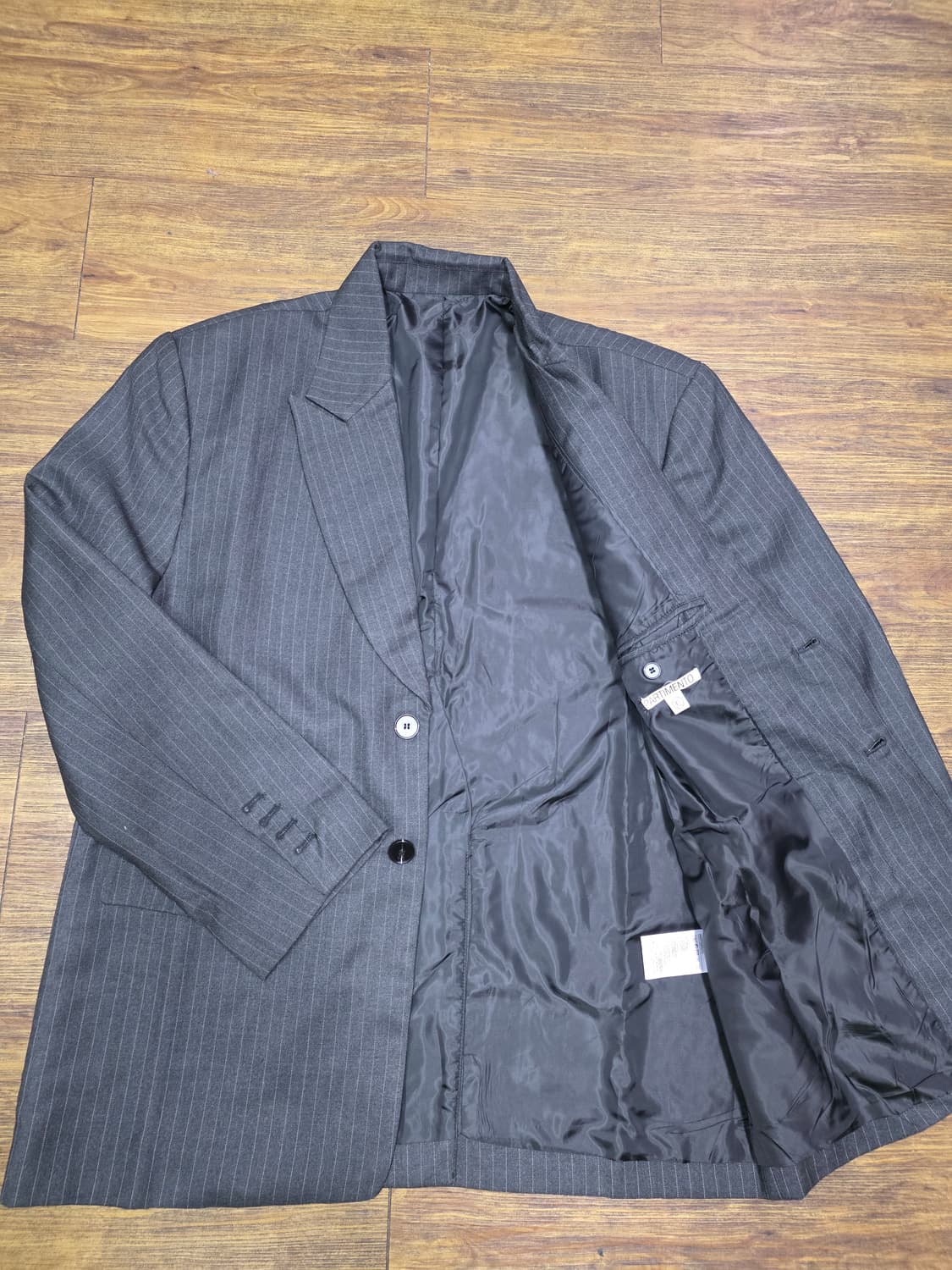  파르티멘토 핀스트라이프자켓

미사용품  상품이미지7