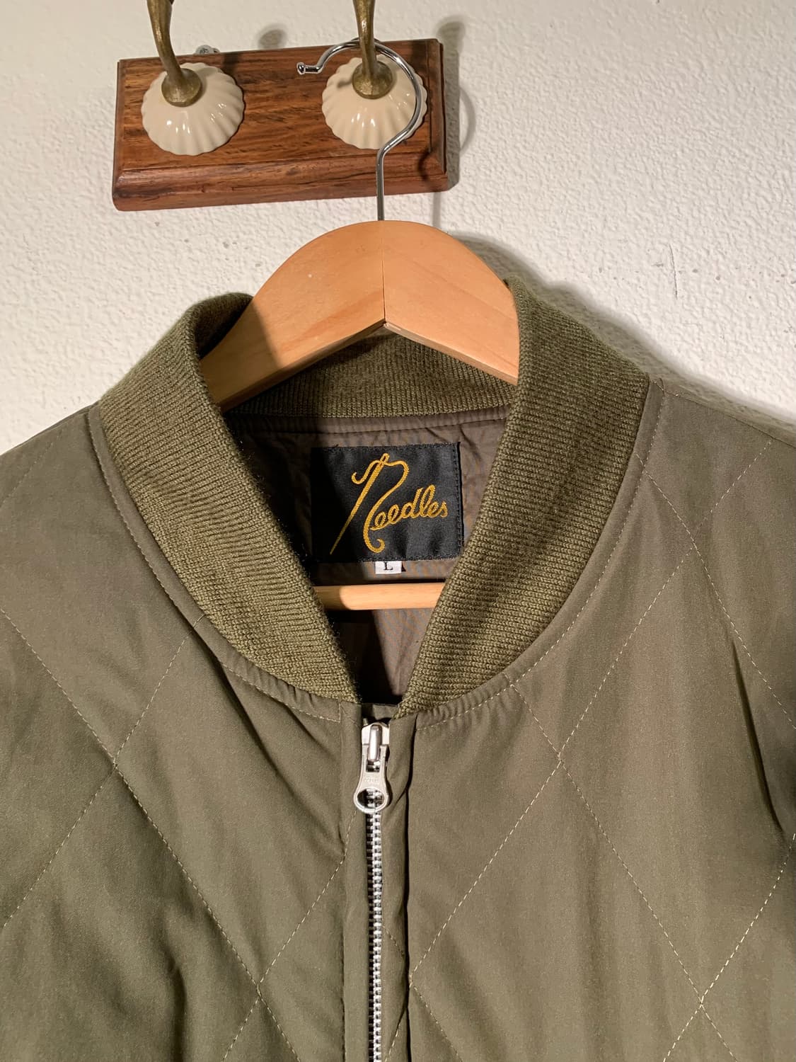 니들스 퀼팅 커버올 올리브 자켓 상품이미지2